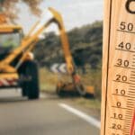 Progetto Workclimate: un'attività di manutenzione del verde con un termometro in primo piano